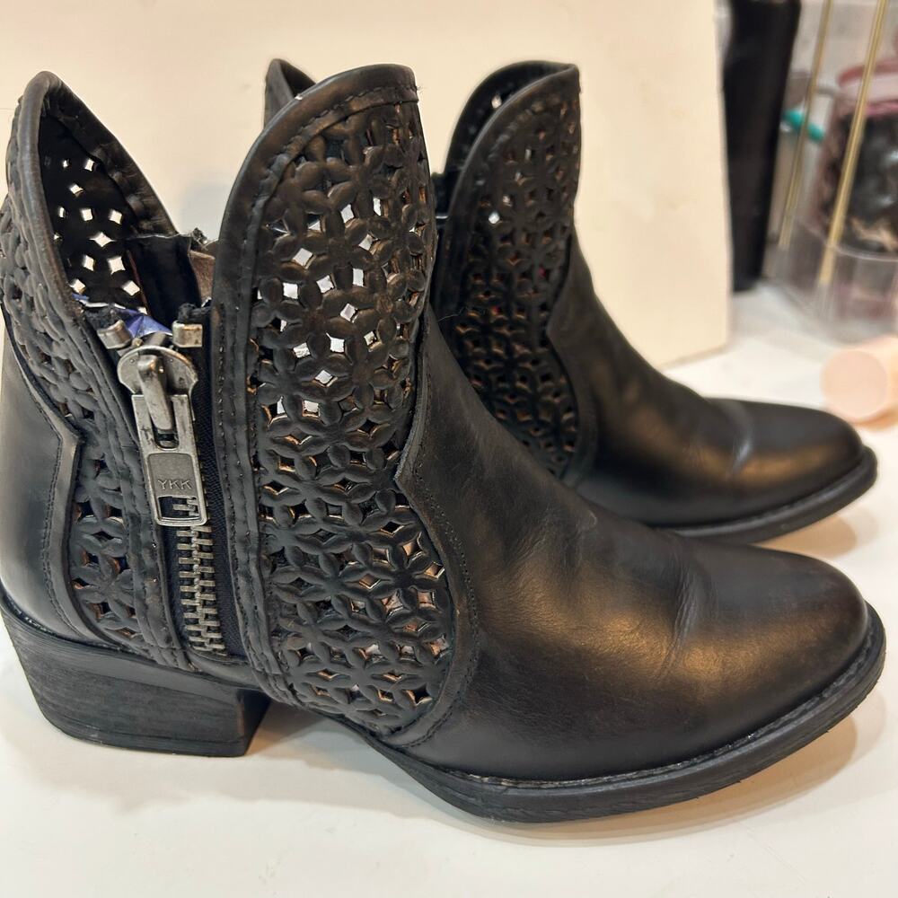 Circle G Black Cutout Leather Ankle Boots Western Zip Block Heel Size 8 western